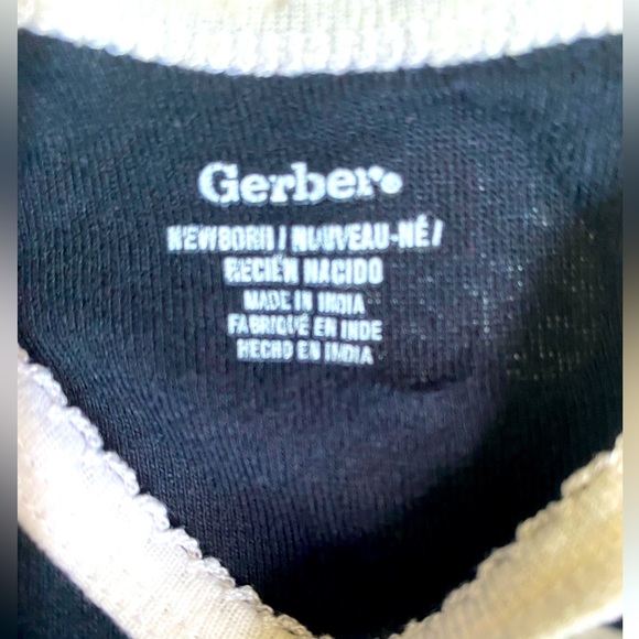 Babygirl Newborn Bundle⭐️ 6 PIECES! Onesies, footie pajamas & 2 piece matching⭐️ - Picture 10 of 14